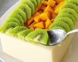 Foto langkah ke 5 dari resep Pudding Susu Topping Buah.
