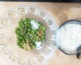 A picture of step 2 of Paneer green peas pockets.