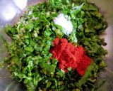 A picture of step 1 of Lahsuni Palak.