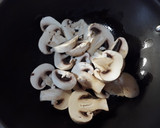 Foto del paso 1 de la receta: Guarnición de setas y zanahorias en aros