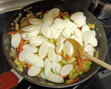 Foto del paso 3 de la receta: Wok de nian gao (pastel de arroz) con verduras