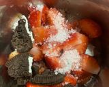 A picture of step 1 of Strawberry Oreo Milkshake.
