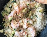 Foto del paso 6 de la receta: Risotto de calabacín y langostinos