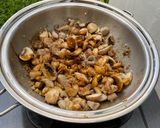 Foto langkah ke 2 dari resep Yamin ayam jamur (topping).