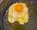 Foto del paso 1 de la receta: El huevo frito perfecto: ¡con puntilla y yema para mojar!