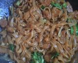 Foto langkah ke 4 dari resep Kwetiaw Goreng.