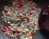 Foto langkah ke 5 dari resep Mie goreng udang.