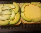 Hình bước làm 1 của món Sandwich phômai và quả Bơ đơn giản cho bữa sáng 🥑
