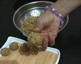 A picture of step 10 of Chapathi laddu/maladi unde.