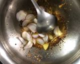 A picture of step 2 of Mooli-Aloo-Matar.