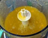A picture of step 2 of Muskmelon Grapes Popsicles.