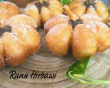 صورة لخطوة 8 من وصفة دونتس قطنية على شكل يقطين (Pumpkin Donuts) بعجينة هشة ولذيذة 🎃🍩