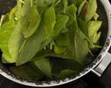A picture of step 2 of Spinach and avocado Goma-ae salad.