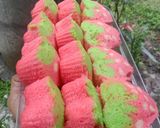 Foto langkah ke 6 dari resep Bolu strawberry.