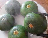 Foto del paso 1 de la receta: Zapallitos verdes rellenos 🍞🧀