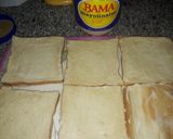 A picture of step 3 of Grilled syden sandwich with egg.
