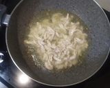 Foto langkah ke 3 dari resep Ayam suwir kecap pedas.