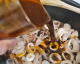 Foto del paso 3 de la receta: Chipirones encebollados en su tinta