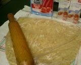 Foto del paso 1 de la receta Tarta fría de queso, nata y gelatina de fresa