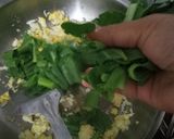 Foto langkah ke 2 dari resep Tumis pokcoy telur.