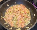 Foto del paso 3 de la receta Pasta en salsa de espárragos verdes, con bacon y cebolla