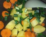 Foto langkah ke 3 dari resep Sop kentang wortel soun.