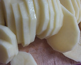 Foto del paso 1 de la receta: Dorada con patatas panadera