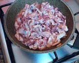 Foto del paso 2 de la receta: Chipirones frescos rellenos en salsa de cebolla y tikka curry