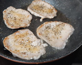 Foto del paso 2 de la receta: Cinta de lomo fresca con aguacate y langostinos