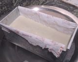 A picture of step 3 of Blueberry cheese pastry.