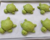 Hình bước làm 3 của món Matcha milk bread turtles