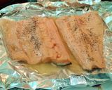 Foto del paso 11 de la receta: Trucha asalmonada con guarnición de gambas y verduras