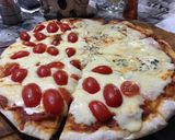 Foto del paso 2 de la receta: Pizza napolitana con tomates cherry y con roquefort