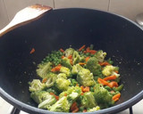 Foto del paso 3 de la receta: Arroz frito salteado