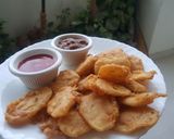 A picture of step 3 of Aloo ke pakore.