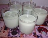 صورة لخطوة 2 من وصفة بدون نشاء وبدون بيض حضري هذه التحلية الباردة بنييينة😋🤎