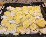 Foto del paso 3 de la receta: Paletilla de cordero al horno con patatas y cebolla