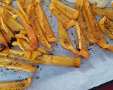 Foto del paso 1 de la receta: Crema de pimientos amarillos y puerros asados