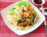 Hình bước làm 4 của món Mì Trứng Xào Hải Sản