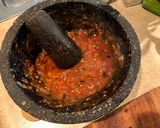 Foto del paso 4 de la receta: Salsa Asada de Chile Serrano (Molcajeteada)