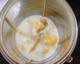 A picture of step 2 of Pineapple shake.