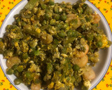 Foto del paso 7 de la receta: Revuelto de guisantes con espárragos trigueros, gambas y huevos