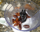 Foto del paso 2 de la receta: Galletitas de chocolate y nuez Sin azúcar, sin endulcorante y sin manteca