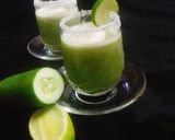 A picture of step 2 of Diet Cucumber Drink.