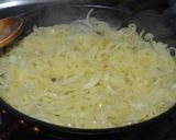 Foto del paso 2 de la receta: Tortilla de cebolla y ají morrón