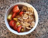 Foto del passaggio 2 della ricetta Yogurt, frutta fresca e cereali