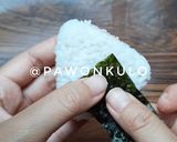 Foto langkah ke 6 dari resep Onigiri Tuna Mayo Rumahan.