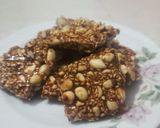 A picture of step 4 of Peanut and sesame seed chikki.