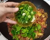 A picture of step 5 of Aloo Matter Ki bhujiya.