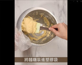 把小時候的鐵盒水果糖，變成夢幻的聖誕琉璃餅乾的食譜步驟6照片